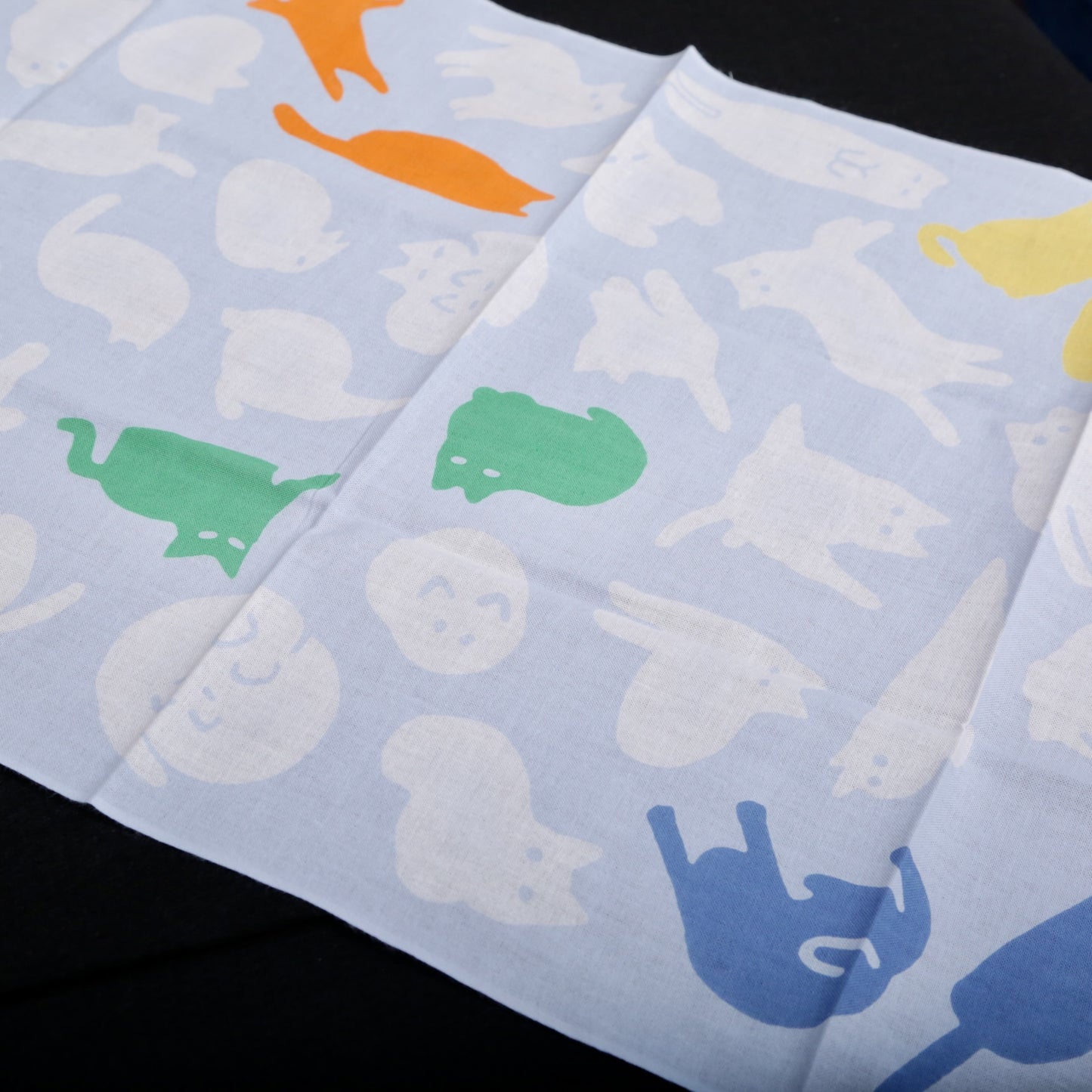 [Animal] Cat shape (light blue background)