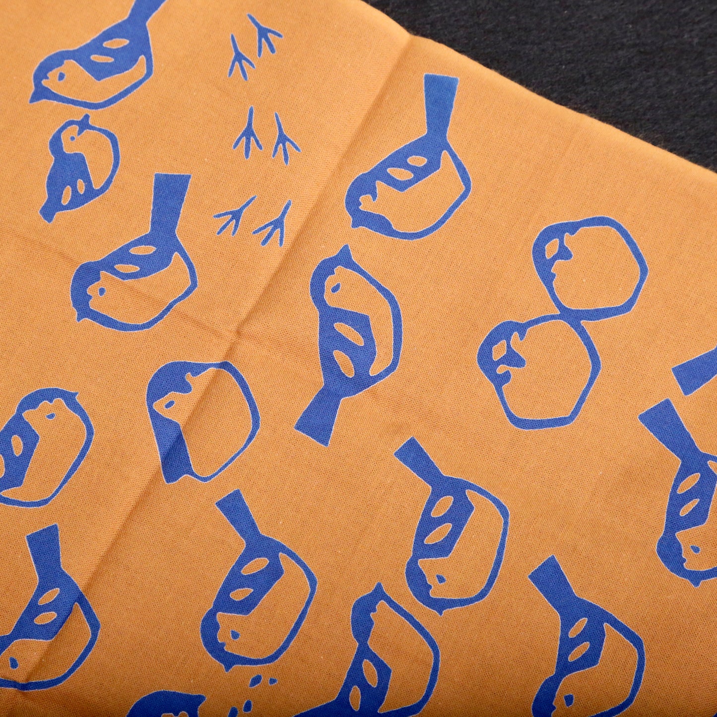 [Animal] Sparrow small pattern &lt;brown ground + navy&gt;