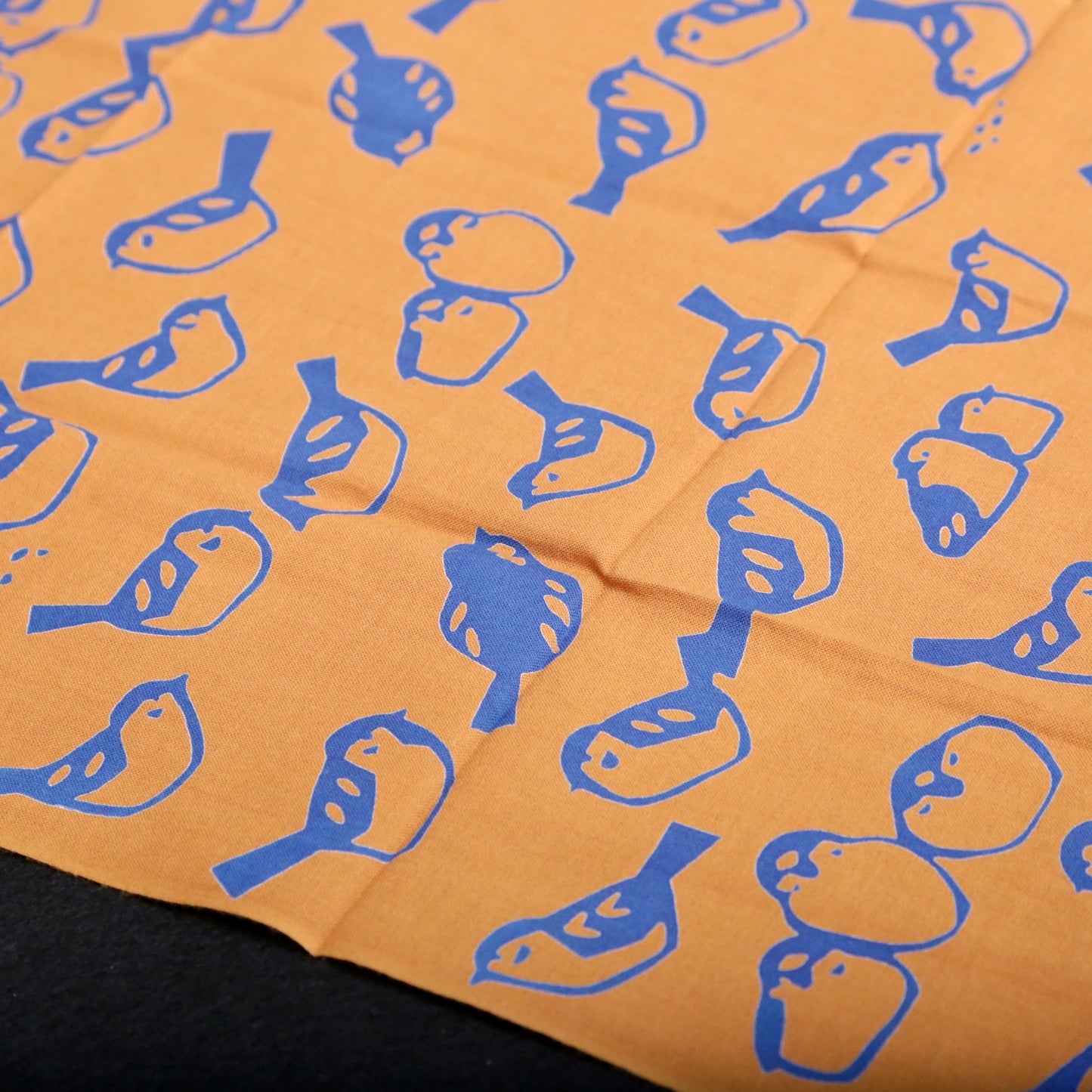 [Animal] Sparrow small pattern &lt;brown ground + navy&gt;