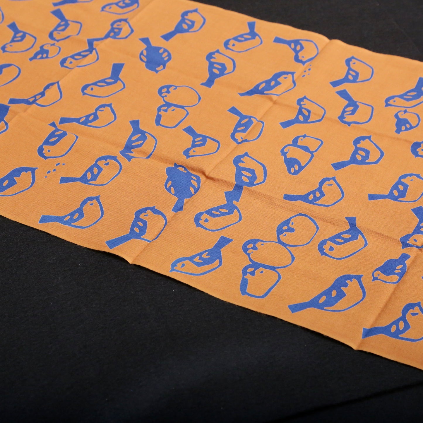 [Animal] Sparrow small pattern &lt;brown ground + navy&gt;